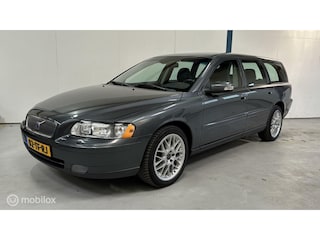 Volvo V70 2.4 Momentum NL-AUTO / DEALER HISTORIE
