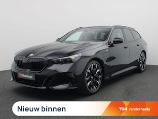 BMW 5-serie Touring 530e M Sport Edition 299PK AUT. Panoramadak, Keyless, Adaptieve Cruise, Memorystoel, Head-Up Display, Elektr. Achterklep, Stoelverwarming+Koeling, Stuurverwarming, Volleder, Trekhaak, 21" LM Velgen