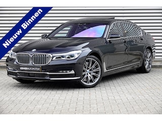 BMW M760Li xDrive 610 PK V12 | Sky Lounge | Night Vision | Chauffeurspakket | Laser | Schermen | Massage | Uniek! |