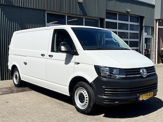 Volkswagen Transporter 2.0 TDI L2H1 150pk Airco Cruise controle Kastinrichting Laderkast Parkeersensoren achter Telefoonvoorbereiding 2-Persoons Usb aansluiting 1e eigenaar Euro 6 Bestel