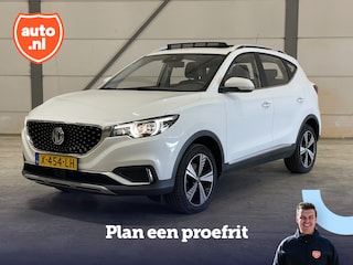 MG ZS EV Luxury 45 kWh | Panoramadak | Lederen bekleding | Camera | Carplay | Dodehoek detectie | 17"LM Velgen |