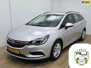 Opel Astra Sports Tourer Occasion 1.0 met trekhaak, parkeercamera en cruisecontrol | Carplay! | Tweedehands Opel Astra stationw. |
