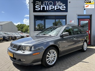 Volvo V40 2.0 Europa -AUTO AIRCO-STOELVERWARMING-CRUISECONTROL-DEALER ONDERHOUDEN!-D-RIEM V.V. IN 2023!-APK 21-06-2026!