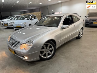 Mercedes-Benz C-klasse Sportcoupé 180 K. / AUTOMAAT / RIJDT SCHAKELD GOED