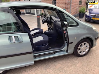 Peugeot 1007 1.6-16V Gentry automaat nieuwe apk tot5-2026
