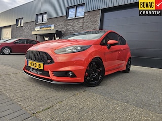 Ford Fiesta 1.6 ST2 | 2E EIGENAAR | 12 MND GARANTIE | 300PK | DEALER ONDERHOUDEN | RECARO | NAVI | CRUISE |
