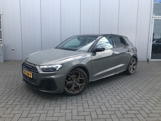 Audi A1 30 TFSI S Line edition one S tronic | Elek. inklapbare spiegels | Parkeerhulp achter | Sportstoelen | Airco-auto. 2-zone | Apple CarPlay / Android Auto