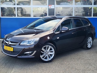 Opel Astra Sports Tourer 1.4 Turbo Sport + / Blind spot / Parkeersensoren / Navigatie / Camera / Bluetooth