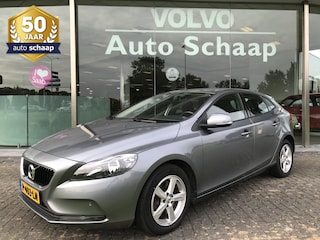 Volvo V40 1.5 T3 Momentum Automaat | Rijklaar incl 12 mnd Bovag | Trekhaak Stoelverwarming PDC voor Climate control