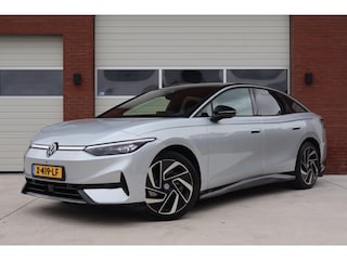 Volkswagen ID.7 Pro Business 77 kWh - Massagestoelen - Harman Kardon - HUD - IQ light - 360 camera - Trekhaak wegklapbaar