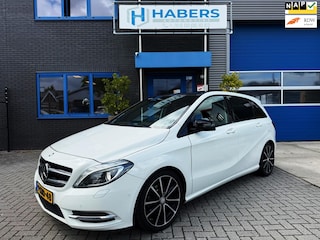 Mercedes-Benz B-klasse 180 Ambition 122PK|Origineel NL|Navi|Kantel/Schuifdak|PDC|Xenon\Led|AMG Pakket|Cruise|Half Leder|Bluetooth