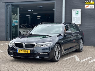 BMW 5-serie Touring 520i High Executive/M-PAKKET/2E EIG/PANO-DAK/CARPLAAY/NL-AUTO NAP!!