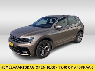 Volkswagen Tiguan 1.4 TSI ACT Highline Bus. R-Line / Trekhaak / Panoramadak / 360Camera / 19'' / Virtual Cockpit / Apple CarPlay / DAB / Stoelverwarming / ACC