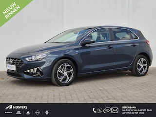 Hyundai i30 1.5 T-GDi MHEV Comfort Smart Handgeschakeld / Navigatie via Apple Carplay of Android Auto / Stuur- en Stoelverwarming / Achteruitrijcamera / Trekgewicht 1410 kg / Cruise control /