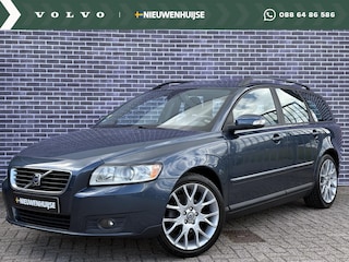 Volvo V50 2.0 Edition II 18" licht metalen| lederen bekleding | Schuif/kantel dak | Parkeersensoren achter | trekhaak | Bi- xenon koplampen | Roof rails | verwarmde voorstoelen |