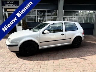 Volkswagen Golf 2.0 Trendline Airco,Trekhaak,Cv,Electr ramen Bj 2000 Apk 05-2026