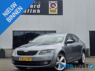 Skoda Octavia 1.2 TSI Elegance XENON TREKHAAK NAV STOELVERW