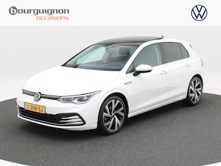 Volkswagen Golf 1.5 eTSi 150 Pk Automaat Style | Full LED | Panoramadak | Trekhaak | 18 Inch | Navigatie | Camera | Privacy Glass | 94.518 Km!!