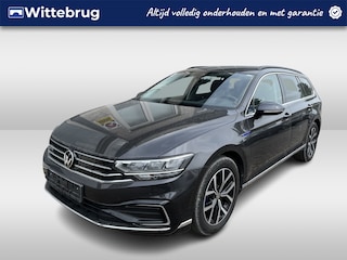 Volkswagen Passat Variant 1.4 TSI PHEV GTE / AUTOMAAT/ HEAD-UP DISPLAY/ 3-ZONE CLIMA/ ADAPT. CRUISE/ STOEL-STUUR VERWARM./ PARK. SENSOREN + CAMERA/ APP-CONNECT/ NAVI/ DIGITAL DASH/ 17" LMV