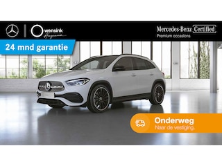 Mercedes-Benz GLA 200 AMG Line | Panoramadak | Night | Widescreen | Multispaaks velgen | Achteruitrijcamera |