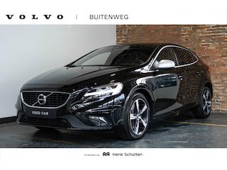 Volvo V40 T3 Automaat Polar+ Sport Panorama Dak | Verwarmbare Voorstoelen | R-Design Exterieur | Navigatiesysteem | Parkeersensoren | Keyless Entry | Electronic Climate Control | Achteruitrijcamera | Cruise Control | Getint Glas Achter