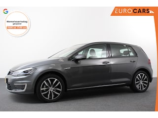 Volkswagen Golf Subsidie mogelijk€ 2000,- particulier! Zorg wel dat je er snel bij bent….. de subsidiepot is snel op. | Navigatie | Climate Control | Camera | Digitale Cockpit | Lichtmetalen velgen | Parkeer Sensoren |