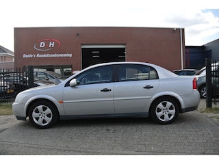 Opel Vectra 1.8-16V Comfort Navigator airco nieuwe apk inruil mogelijk nap