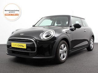 Mini Cooper 1.5 Essential Trim Climate control Navigatie Cruise control LED Parkeersensoren Apple carplay/ Android Auto Lichtmetalen velgen