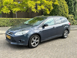 Ford Focus Wagon 1.0 EcoBoost Titanium tik in motor! trekhaak! 6-bak! trekhaak!
