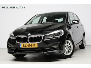 BMW 2-serie Tourer 220i High Executive 192 PK |CARPLAY, CRUISE, HUD, SPORTSTOELEN LEDER + VERWARMD ,CAMERA, PDC, LED, TREKHAAK|