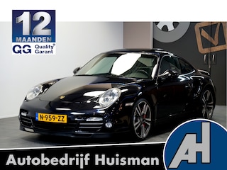 Porsche 911 3.8 Turbo 368kW/500pk PDK7 OPEN DAK + SPORT CHRONO + PASM + PCM NAVIGATIE + BOSE SOUND + STOELVERWARMING + BI-XENON + LEER + SPORTSTOELEN + HOMELINK + PARKSENSOREN + ALCANTARA HEMEL + CRUISE + MEMORYSTOEL + 19" LM-VELGEN!!