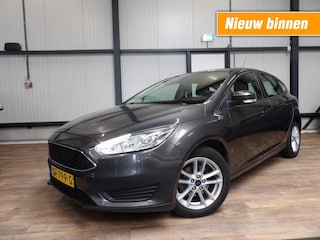 Ford Focus 1.0 5drs - airco - navigatie - zeer nette staat