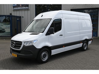 Mercedes-Benz Sprinter 317 CDI L2H2 MBUX met navigatie en camera met parkeersensoren