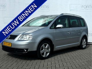 Volkswagen Touran 2.0-16V FSI Highline NL AUTO | LAGE KM | LEDER | AIRCO | PARKEERSENSOREN | STOELVERW | NAVI |