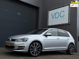 Volkswagen Golf 1.2 TSI Connected Series | Leder | 18'' LMV | Navigatie | 2x PDC