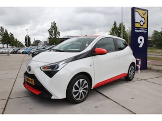 Toyota Aygo 1.0 VVT-i x-play Sparco Carplay-Camera, NL auto, nieuwstaat!! Lente aanbieding!