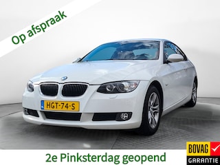 BMW 3-serie Coupé 320i (170 PK) Dealer-Onderh. Young-Timmer. BOVAG-Garantie. Half-Leer, Navigatie, Cruisecontrol, Parkeersensoren, Stoelverwarming, Bluetooth, Lm-Velgen-16Inch, Privacy-Glas