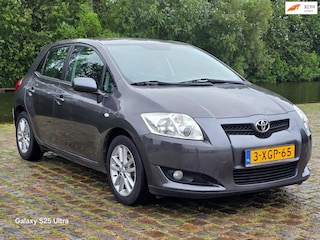 Toyota Auris 1.4 D-4D Aspiration Automaat navigatie airco cv op afs elektrische ramen