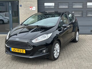 Ford Fiesta 1.0 EcoBoost Titanium / Voorruit verwarming / PDC / Navi / Led / LM Velgen / Cruise Control / Ambiet Light
