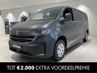 Volkswagen Transporter L2H1 Life 64 kWh 218 PK | Apple Carplay | Trekhaak | Voorruitverwarming | Stoelverwarming | Achteruitrijcamera | Dubbele Deuren Achter | Schuifdeur Rechts | LED Verlichting | DAB Radio | Rijstrookhulp |