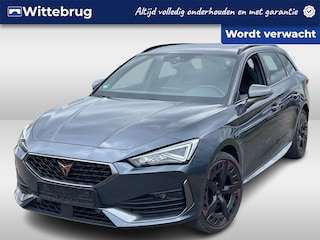Cupra Leon 1.4 e-Hybrid 245pk DSG Black Edition / Panoramadak / SuperSport Stuur / Zwart Lederen Kuipstoelen / Elek Achterklep Met Virtual Pedal / LED / Camera / Stuur & Stoelverwarming / 19" LMV