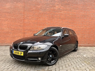 BMW 3-serie Touring 318i BUSINESS M Sport|PANO|TREKHAAK|PDC
