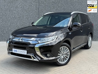 Mitsubishi Outlander 2.4 PHEV Pure S-AWC 4WD | Carplay | Trekhaak | Cruise control | Camera | Keyless | DAB | Climate control |