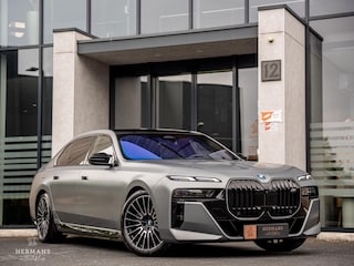 BMW M760e xDrive / Iconic Glow / Pano / B&W audio / Massage