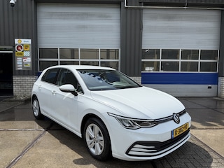 Volkswagen Golf 1.0 eTSI Life