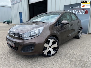 Kia Rio 1.4 CVVT ExecutiveLine / Clima / Cruise / Schuif-kanteldak / Leder / Camera / Stoel en stuurverw. / Navi
