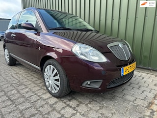 Lancia Ypsilon 1.4-16V Oro met Nieuwe APK
