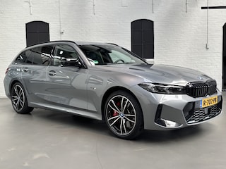 BMW 3-serie Touring 330e xDrive CAMERA / NL AUTO / M STOELEN / TREKHAAK / M PAKKET