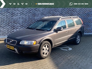 Volvo XC70 2.5 T Summum | Dealer onderhouden | Bi-xenon | Trekhaak | Leder | Navigatie | Elektrisch verstelbare bestuurdersstoel met geheugen | Stoelverwarming |