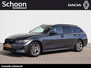 BMW 3-serie Touring 330e Sportline | Sportstoelen | Shadowline | Navigatie | Trekhaak | Stoelverwarming